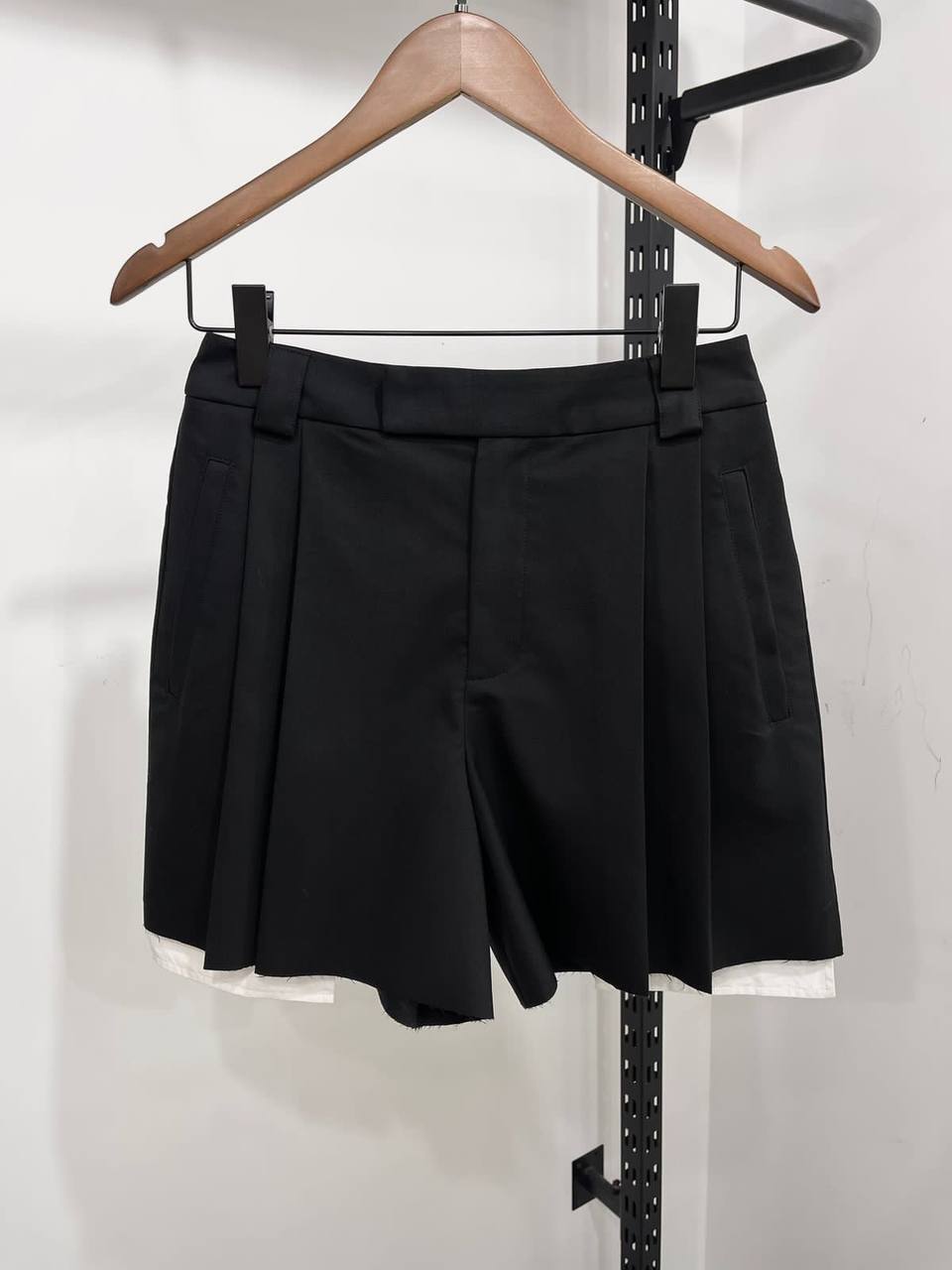 Повседневные шорты Miu Miu BP-29206 Повседневные шорты Miu Miu BP-29206