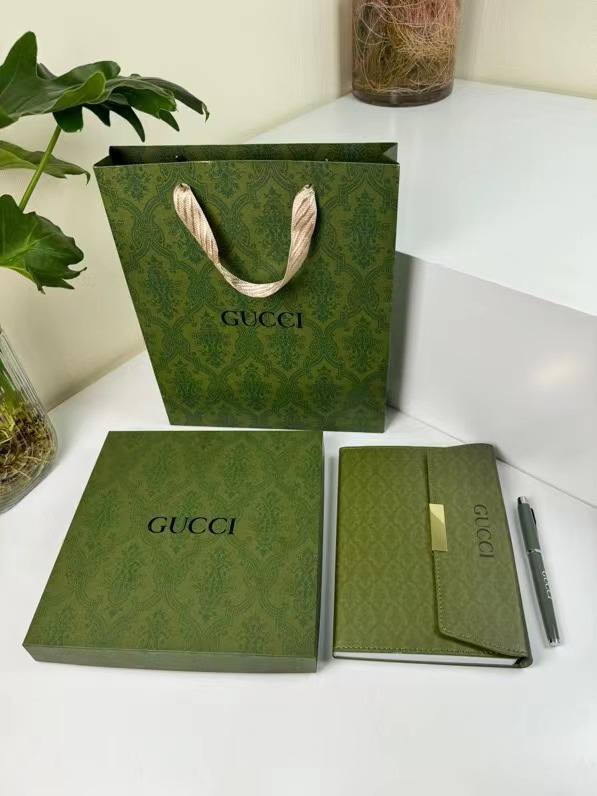 Набор стильный Gucci аксессуары модные аксессуары премиум Набор стильный Gucci аксессуары модные аксессуары премиум