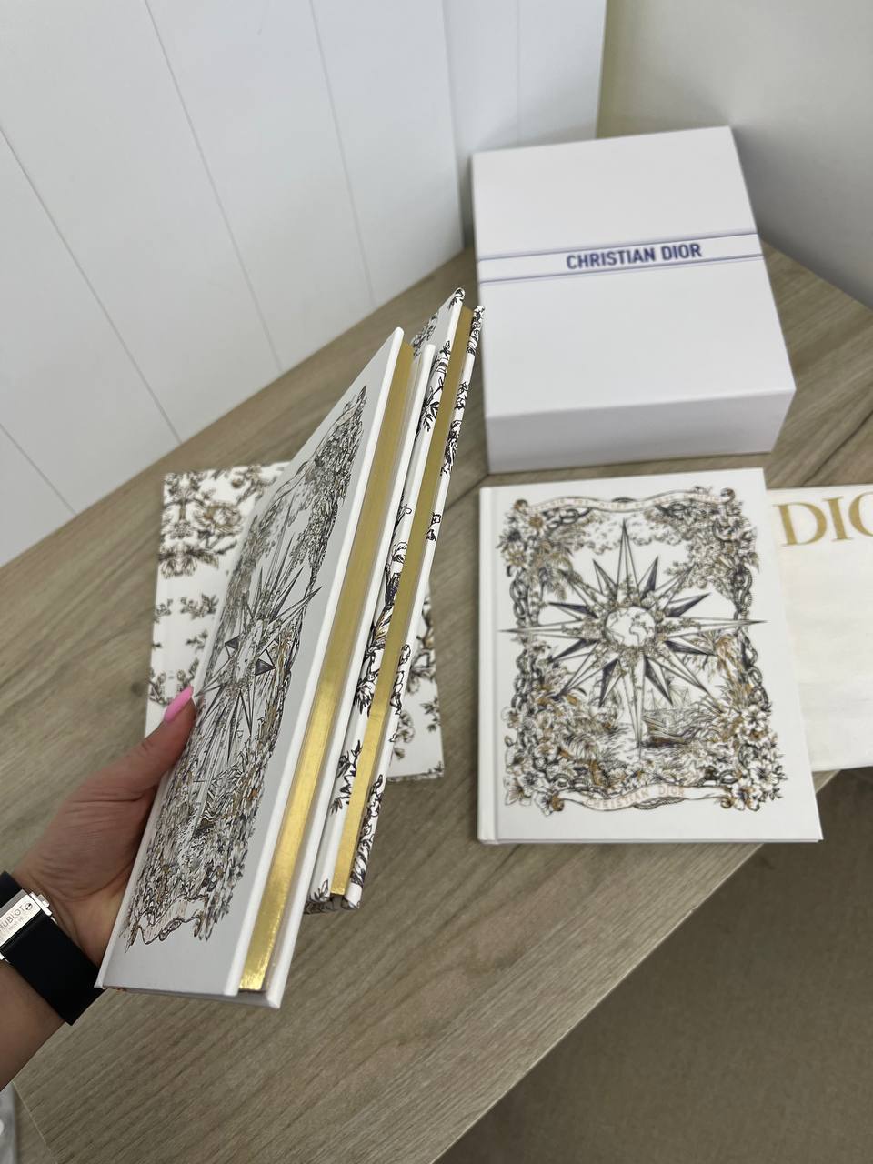 Ежедневник Christian Dior премиум класса стильный аксессуар Ежедневник Christian Dior премиум класса стильный аксессуар