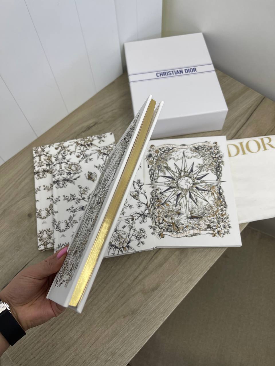 Ежедневник Christian Dior премиум класса стильный аксессуар Ежедневник Christian Dior премиум класса стильный аксессуар