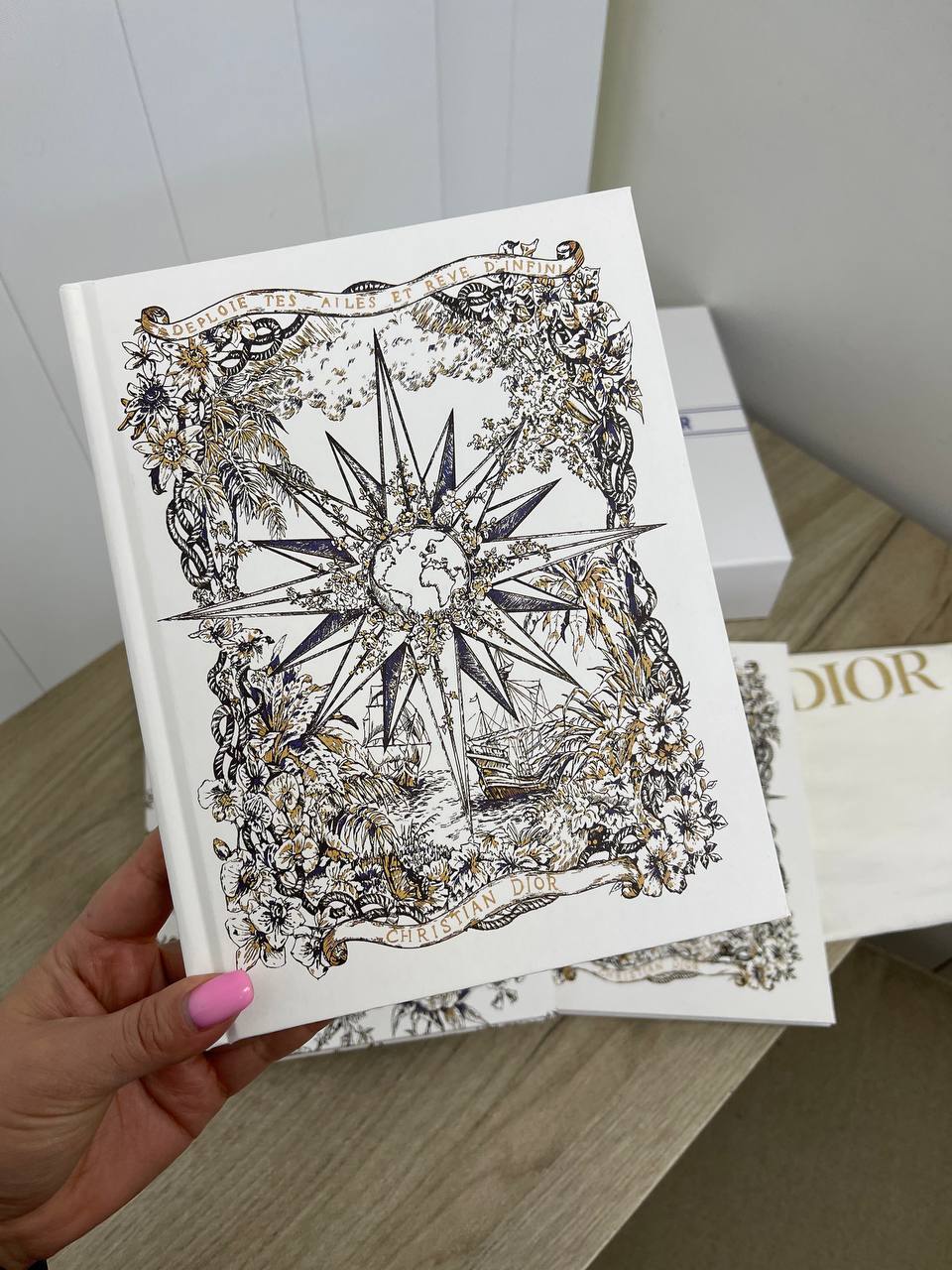 Ежедневник Christian Dior премиум класса стильный аксессуар Ежедневник Christian Dior премиум класса стильный аксессуар