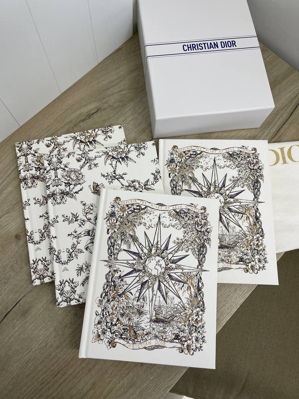 Ежедневник Christian Dior премиум класса стильный аксессуар Ежедневник Christian Dior премиум класса стильный аксессуар