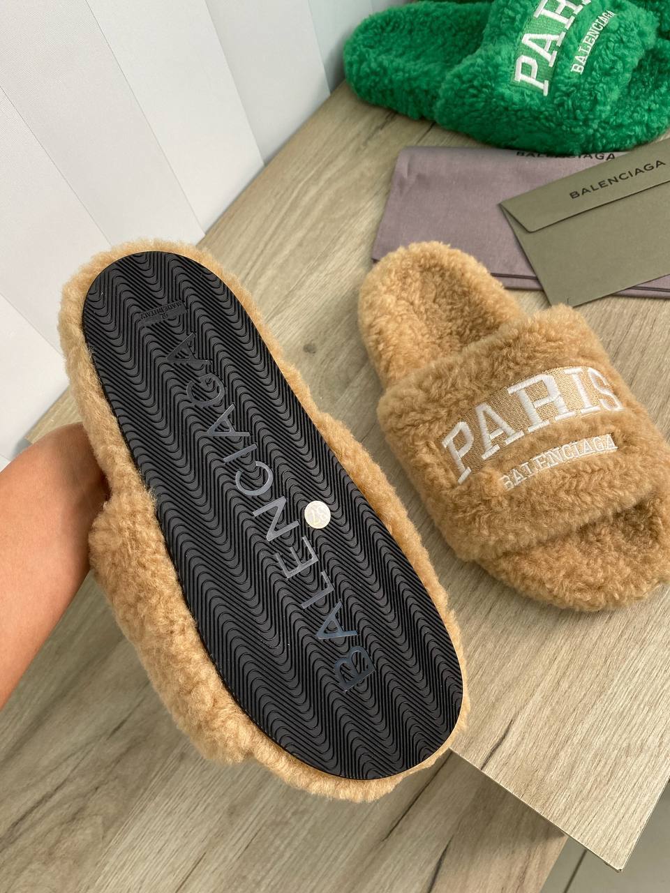 Меховые тапочки бренда Balenciaga BP-17509 Меховые тапочки бренда Balenciaga BP-17509