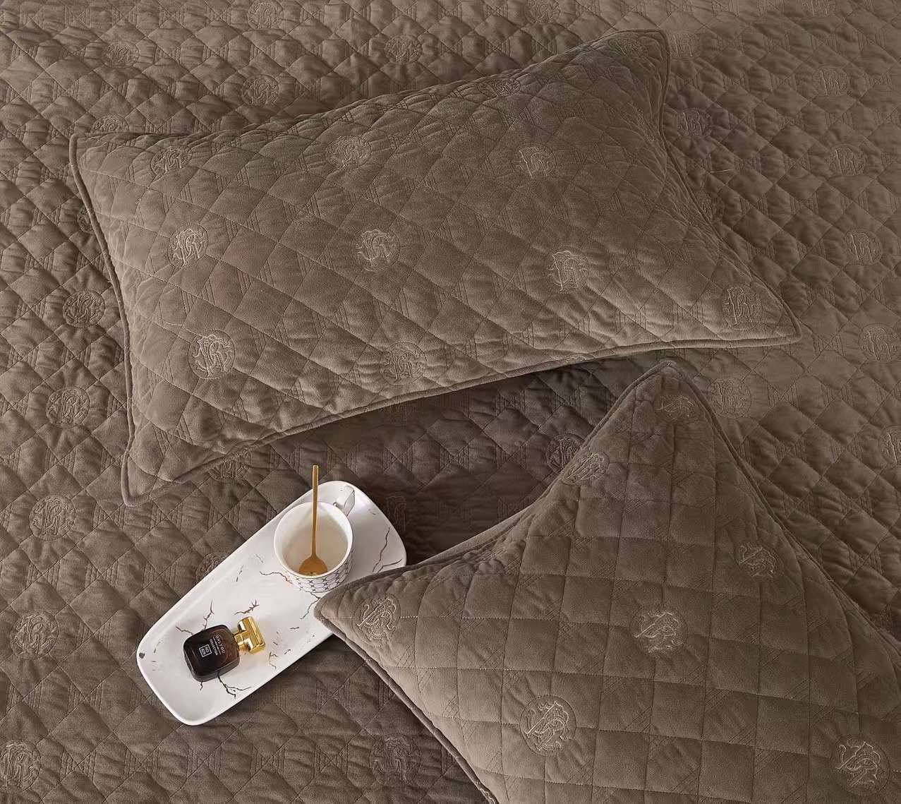 Элитное покрывало Roberto Cavalli BP-45307 Элитное покрывало Roberto Cavalli BP-45307