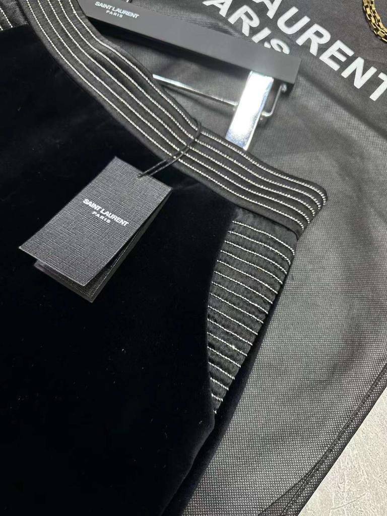 Элитные шорты Yves Saint Laurent BP-42613 Элитные шорты Yves Saint Laurent BP-42613