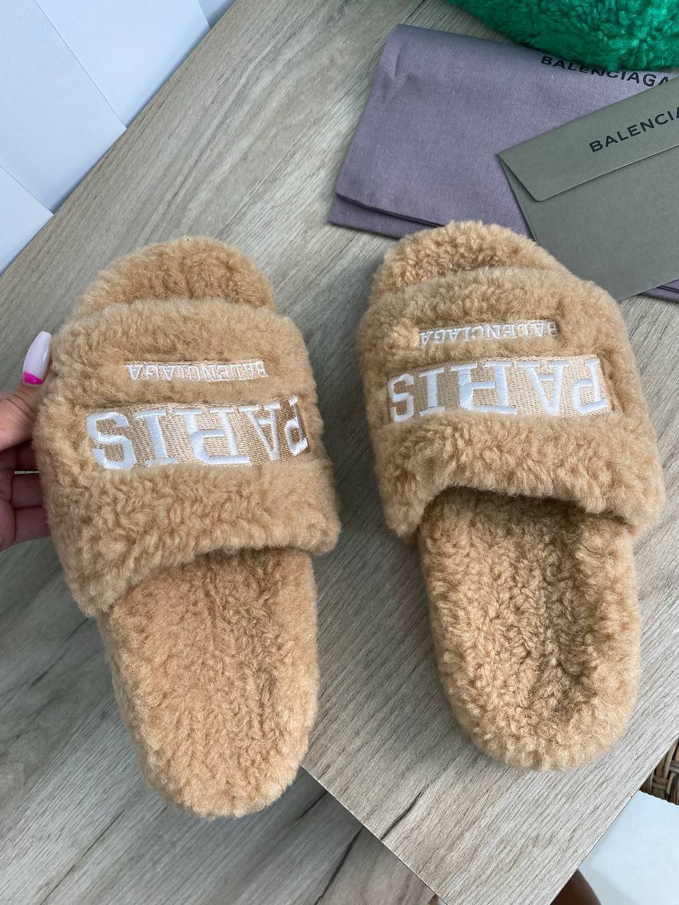 Меховые тапочки бренда Balenciaga BP-17509 Меховые тапочки бренда Balenciaga BP-17509