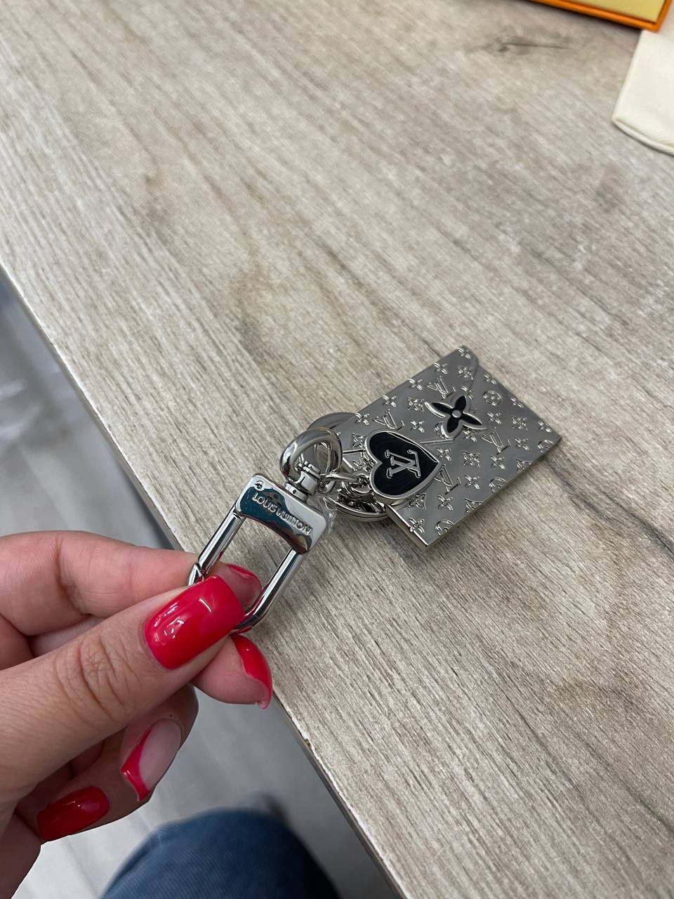 Коллекционный брелок Louis Vuitton BP-52918 Коллекционный брелок Louis Vuitton BP-52918