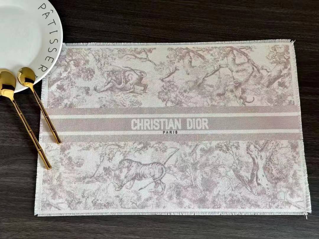 Набор салфеток для стола Christian Dior BP-32253 Набор салфеток для стола Christian Dior BP-32253