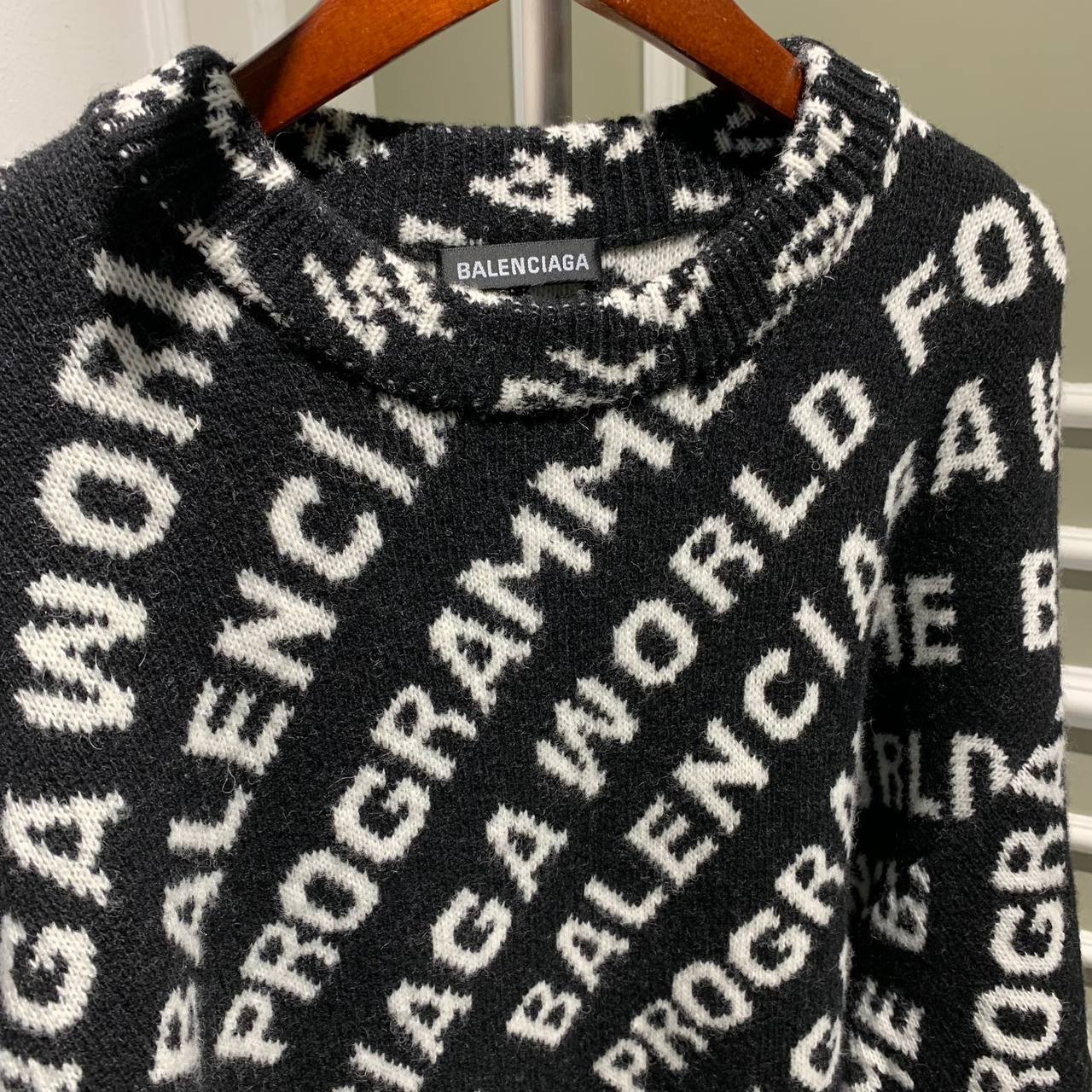 Свитер женский Balenciaga элитный BP-22034 Свитер женский Balenciaga элитный BP-22034