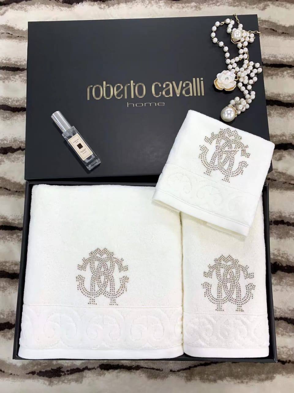 Полотенца комплект 3 шт. белые оттенки Roberto Cavalli BP-20417 Полотенца комплект 3 шт. белые оттенки Roberto Cavalli BP-20417