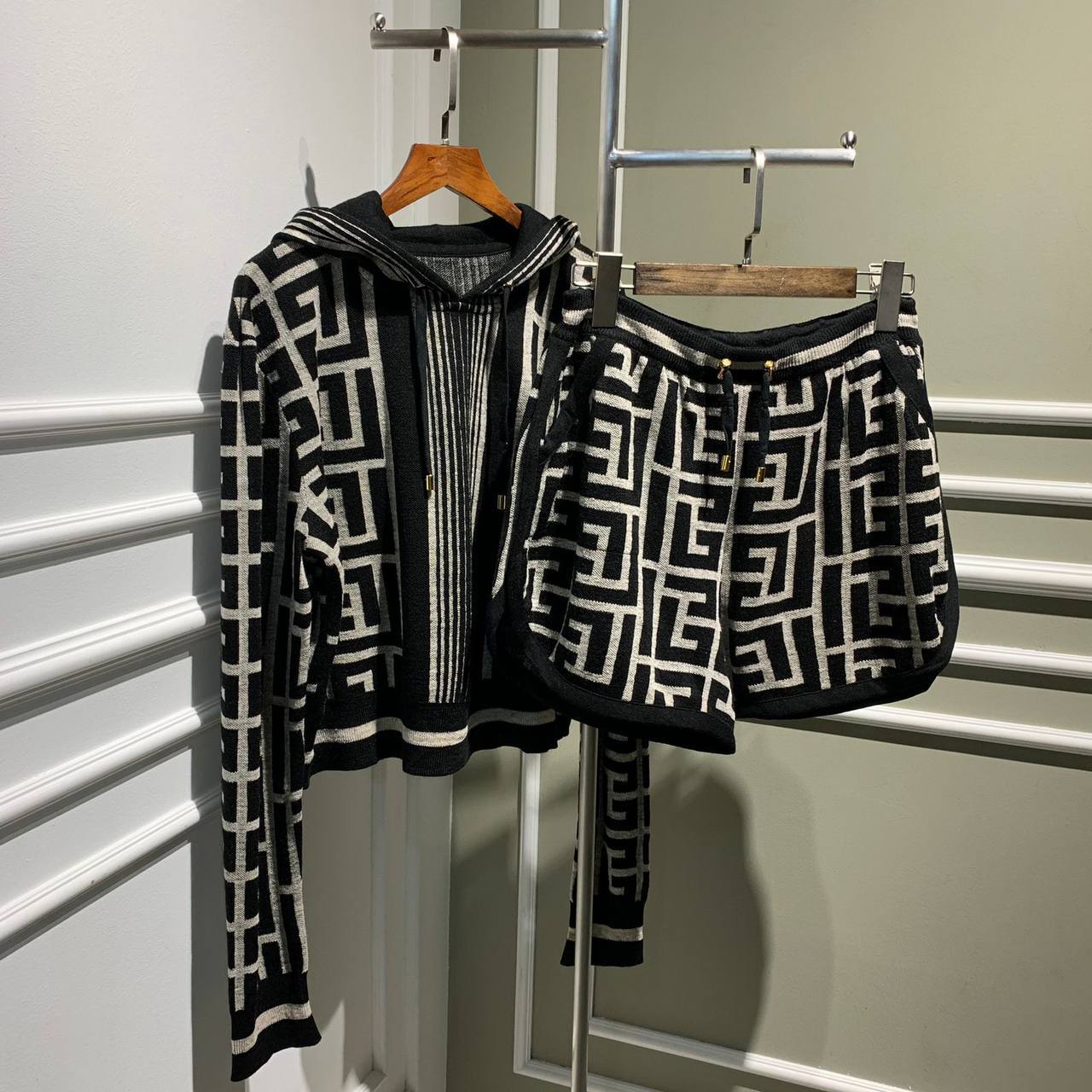 Коллекционный костюм Fendi BP-14195 Коллекционный костюм Fendi BP-14195