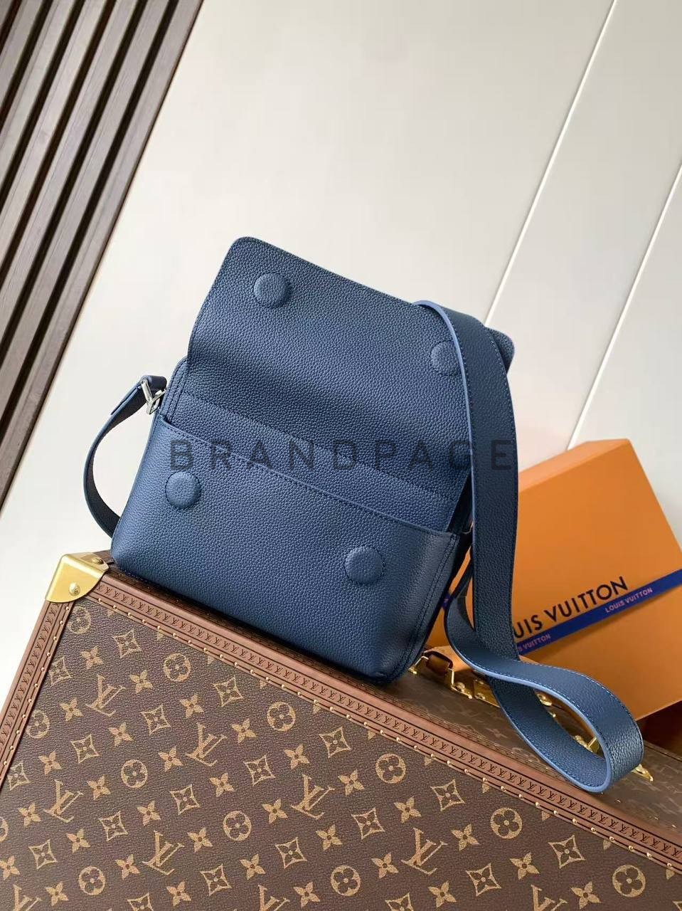 Сумка из восковой телячьей кожи Louis Vuitton BPLUX13196