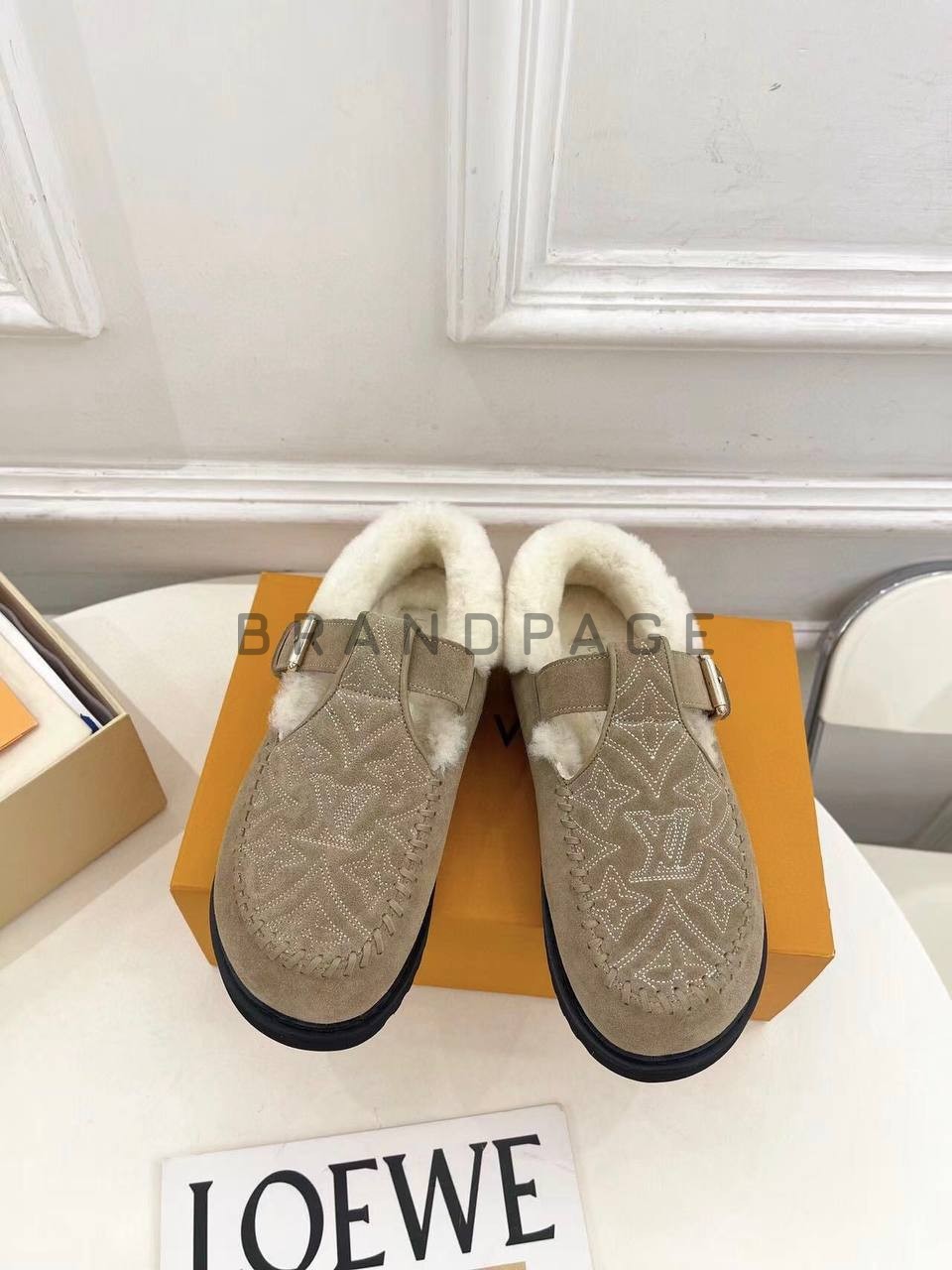 Сандалии Louis Vuitton с мехом BPLUX12443 Сандалии Louis Vuitton с мехом BPLUX12443