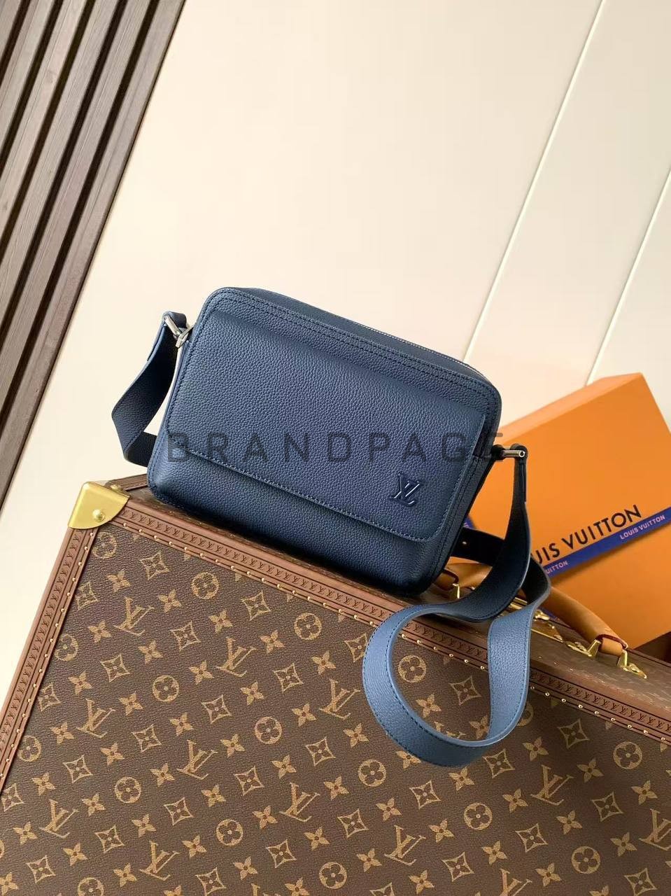 Сумка из восковой телячьей кожи Louis Vuitton BPLUX13196