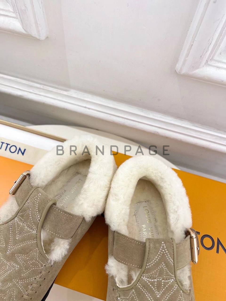 Сандалии Louis Vuitton с мехом BPLUX12443 Сандалии Louis Vuitton с мехом BPLUX12443