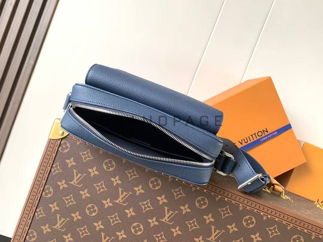 Сумка из восковой телячьей кожи Louis Vuitton BPLUX13196