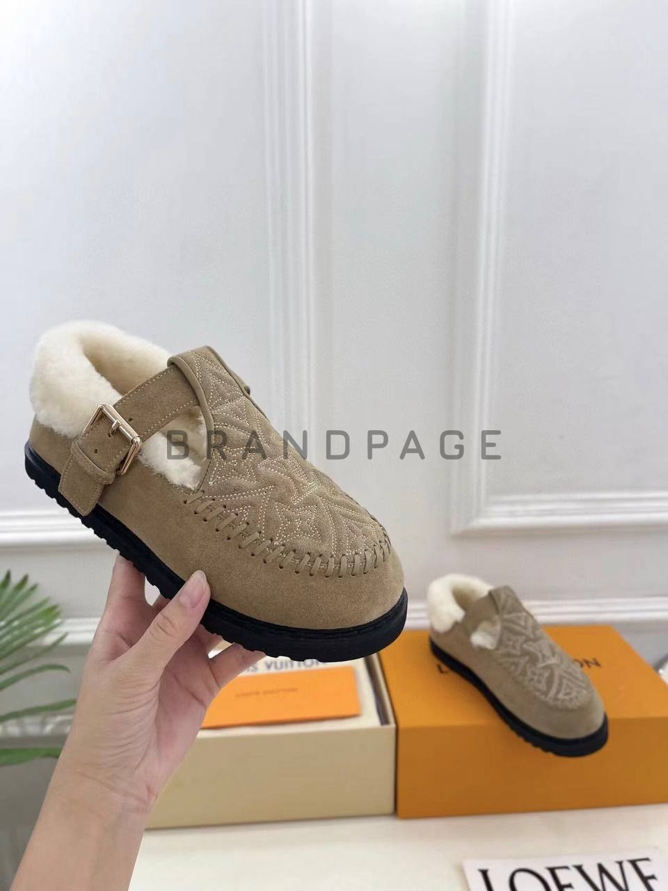 Сандалии Louis Vuitton с мехом BPLUX12443 Сандалии Louis Vuitton с мехом BPLUX12443