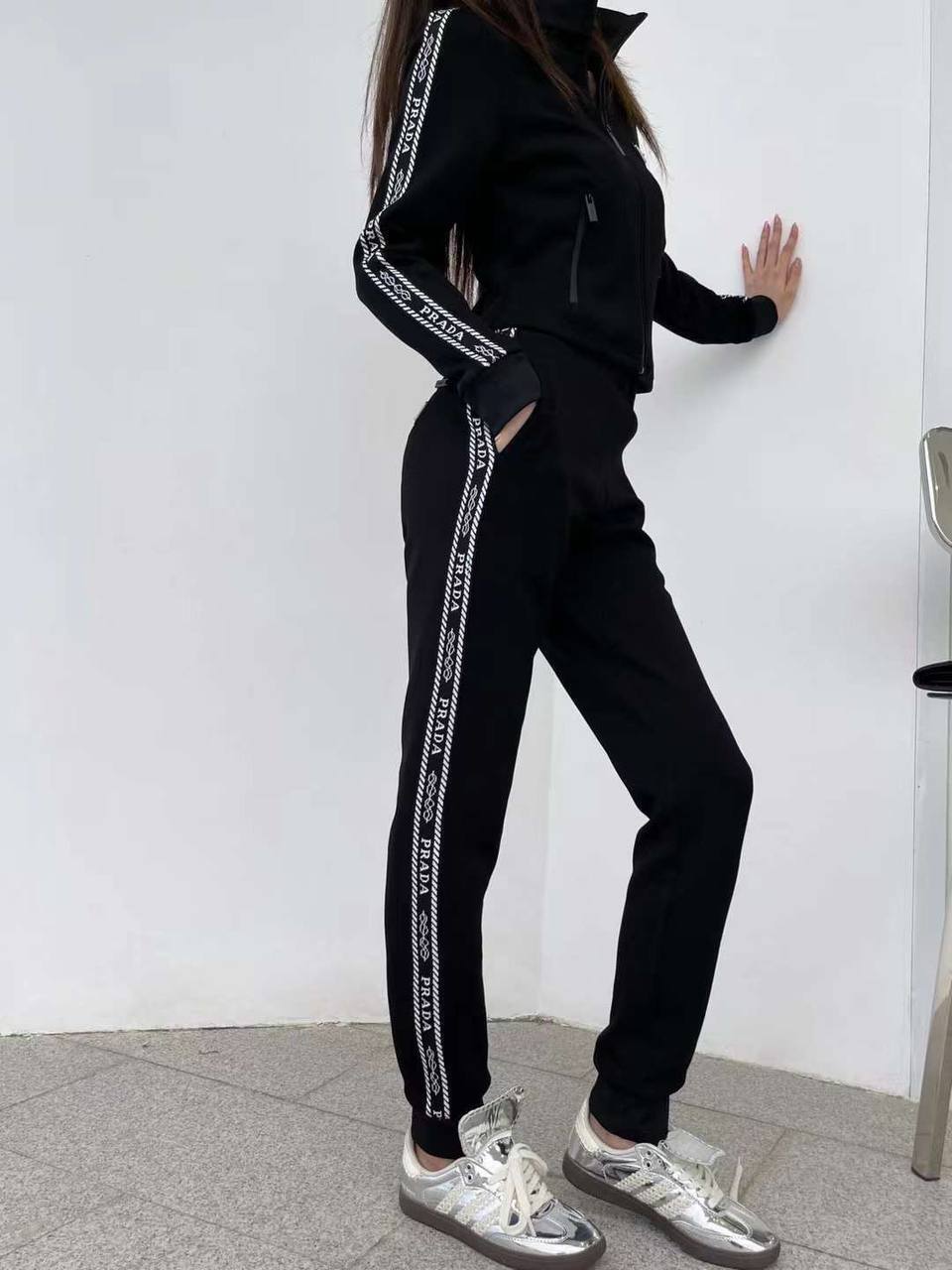 Люксовый спортивный костюм Prada BP-40817 Люксовый спортивный костюм Prada BP-40817