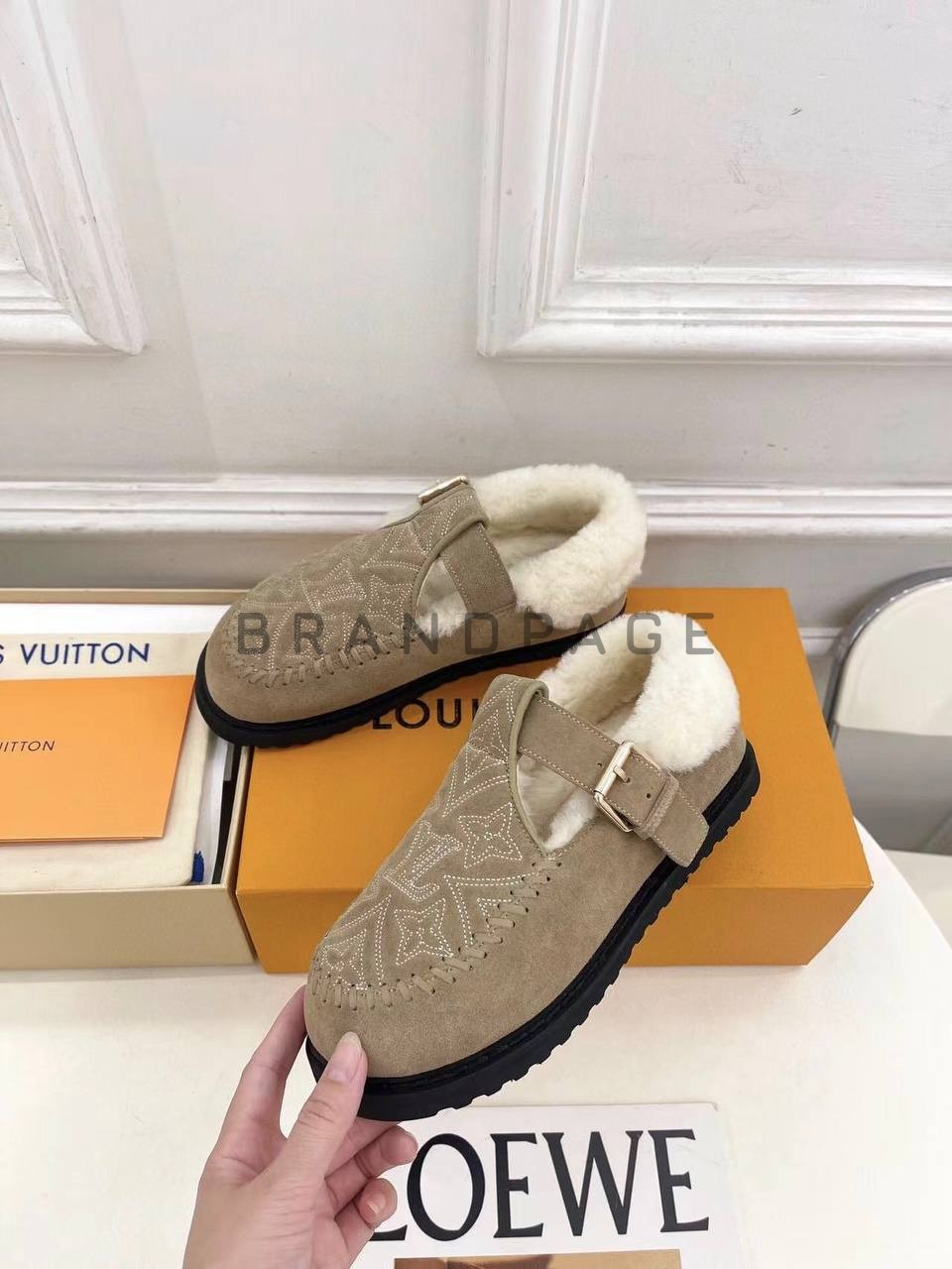 Сандалии Louis Vuitton с мехом BPLUX12443 Сандалии Louis Vuitton с мехом BPLUX12443