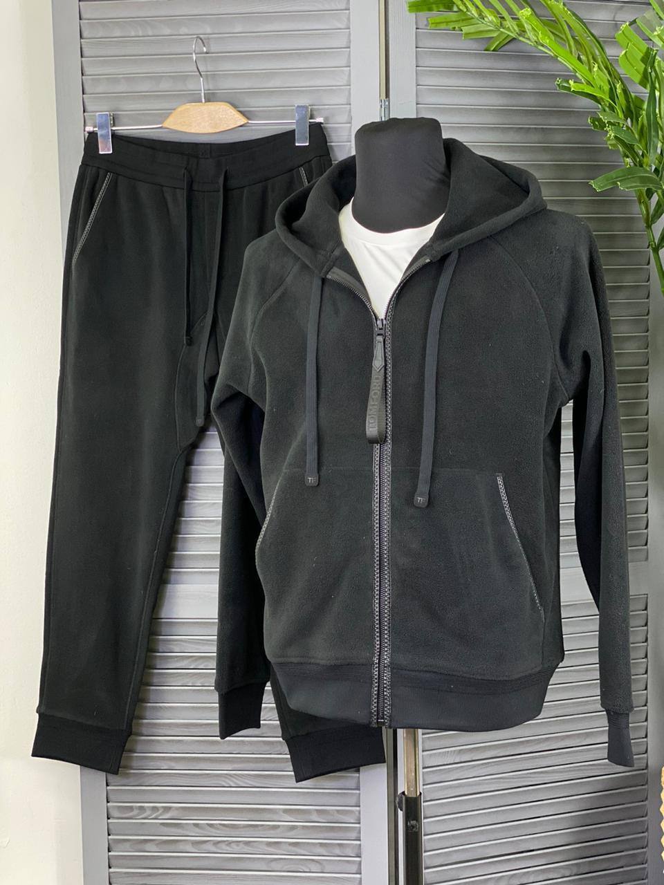 Спортивный костюм Balenciaga BP-23100 Спортивный костюм Balenciaga BP-23100