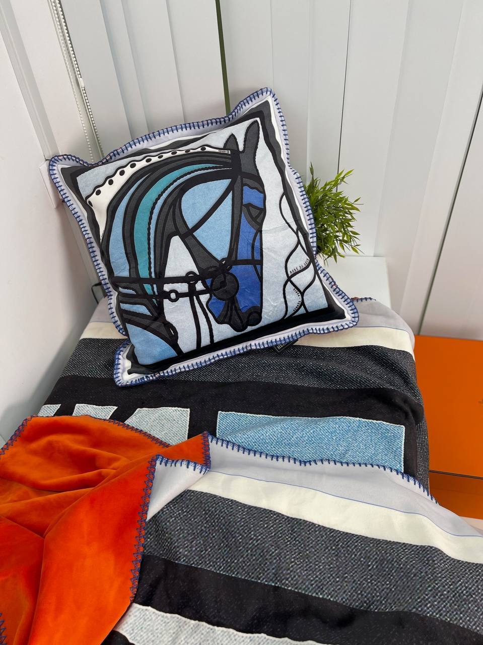 Подушка серо-синяя Hermes BP-24478 Подушка серо-синяя Hermes BP-24478