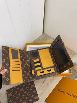 Ежедневник Louis Vuitton премиальный стильный аксессуар для записей