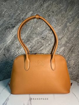 Сумка карамельная от Miu Miu BP5-982013