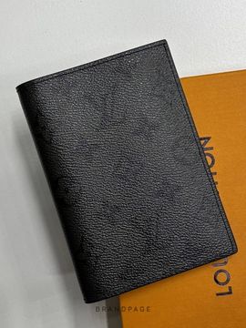 Обложка для паспорта чёрно-серая от Louis Vuitton BP5-633965