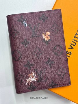 Обложка для паспорта бордовая с принтом от Louis Vuitton BP5-291062