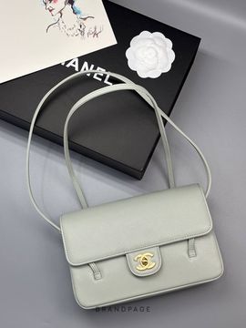 Сумка светло-серая от Chanel BP5-414897