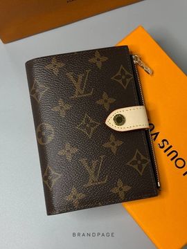 Обложка для паспорта коричневая от Louis Vuitton BP5-040780