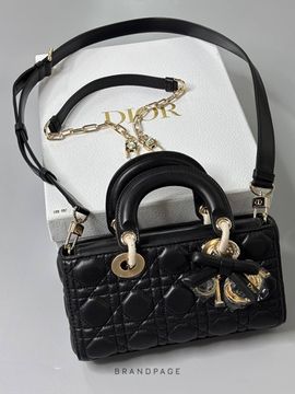 Сумка чёрная с золотистой фурнитурой от Dior Lady D-Joy BP5-281878
