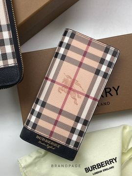 Кошелёк бежевый в клетку с чёрной отделкой от Burberry BP5-471446