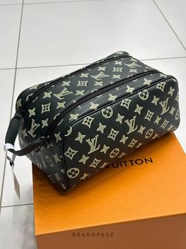 Несессер тёмно-зелёный от Louis Vuitton BP5-879332