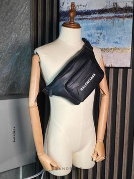 Поясная сумка чёрная от Balenciaga Everyday Beltpack BP5-529191