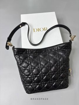 Сумка чёрная с золотистой фурнитурой от Dior Toujours Hobo BP5-998165