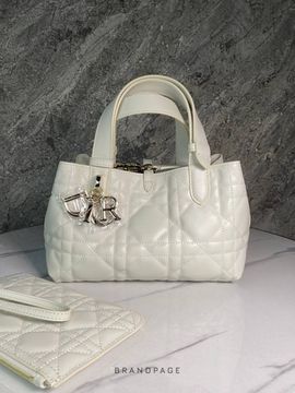 Сумка молочная от Dior Toujours BP5-569909