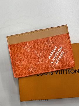 Картхолдер оранжевый от Louis Vuitton BP5-134177