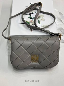 Сумка серая от Loewe BP5-880391