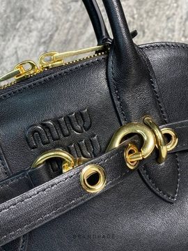 Сумка чёрная от Miu Miu Aventure BP5-503476