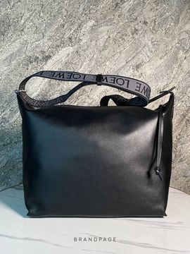 Сумка чёрная от Loewe Cubi BP5-303066