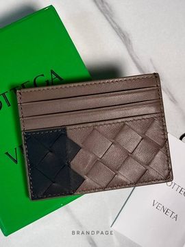 Картхолдер бежево-чёрный от Bottega Veneta BP5-054905
