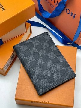 Обложка для паспорта серо-чёрная от Louis Vuitton BP5-258280