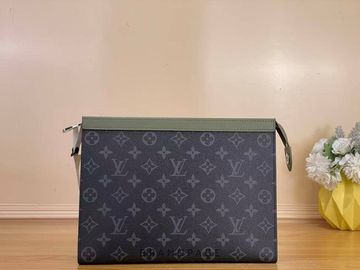 Клатч коричневый с отделкой хаки от Louis Vuitton Pochette Voyage MM BP5-336844