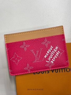 Картхолдер ярко-розовый от Louis Vuitton BP5-158146