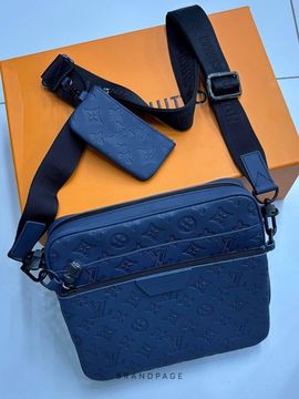 Сумка-мессенджер тёмно-синяя от Louis Vuitton Trio Messenger BP5-545324