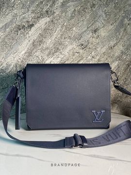 Мессенджер тёмно-синий от Louis Vuitton Takeoff MM BP5-639854