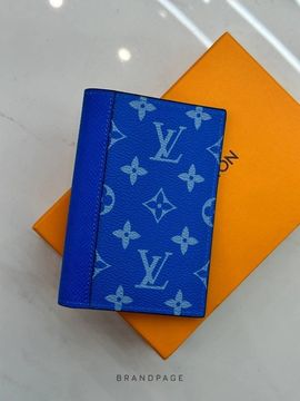 Обложка для паспорта синяя от Louis Vuitton BP5-652307