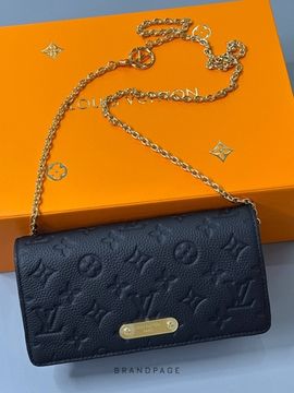 Сумка чёрная с золотистой цепочкой от Louis Vuitton BP5-390999