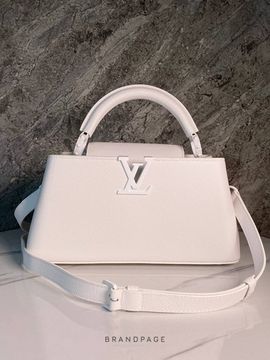 Сумка белая от Louis Vuitton Capucines BP5-760970